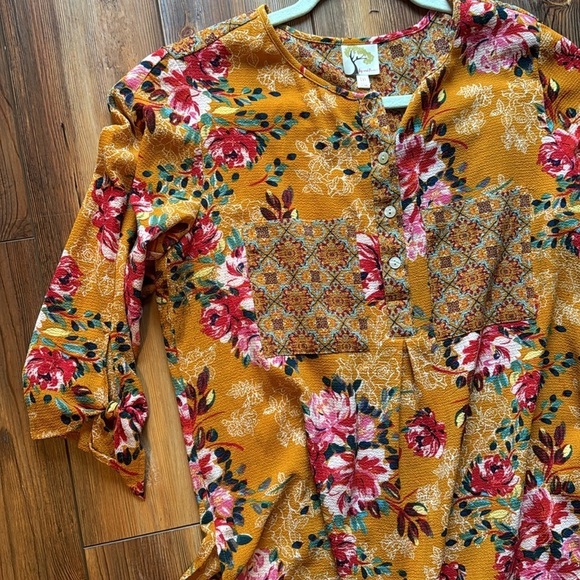 Fig and Flower Anthropologie floral top medium - Picture 2 of 7